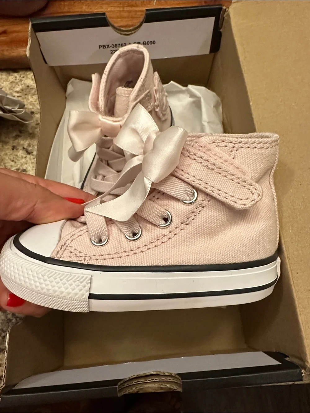 Converse size 1 infant light pink Kids Pink Bow High-Top Sneakers